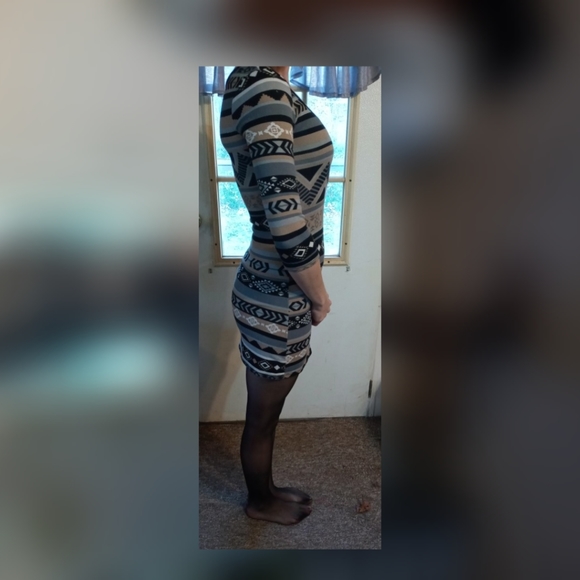 Dress - Picture 2 of 4